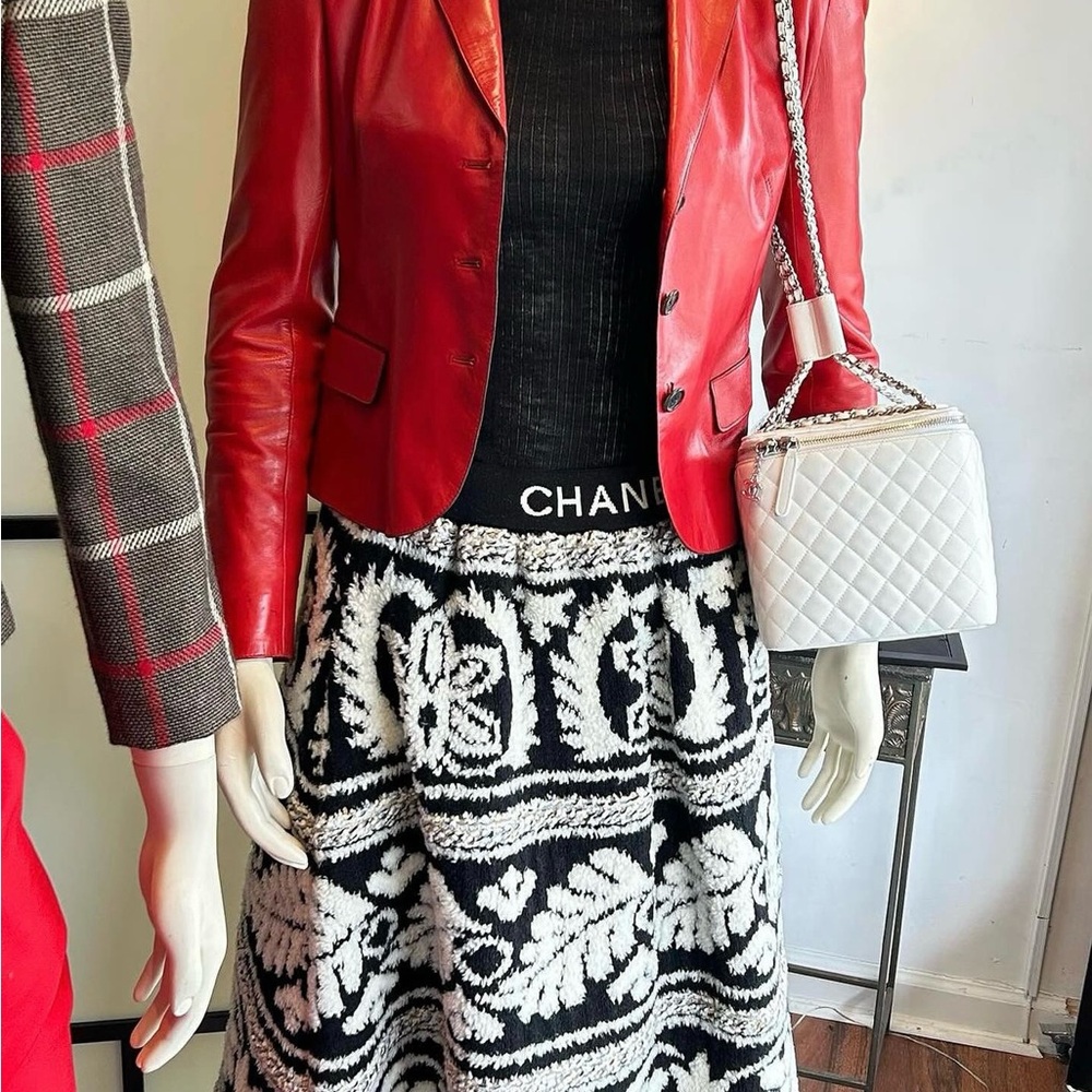New Chanel Caviar Quilted Vanity Case. Limited Edition - Picture 3 of 3
